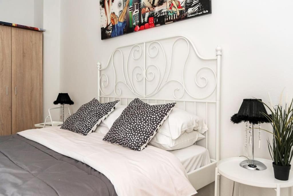 Downtown Apt With Garden In Plaka Appartement Athene Buitenkant foto
